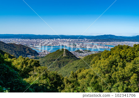 從岡山縣岡山市南區錦江山看到的秋天的岡山市 從岡山縣岡山市南區錦江山看到的秋天的岡山市 102341706