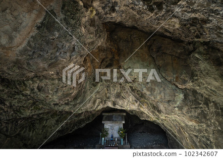 Mikuri cave 102342607