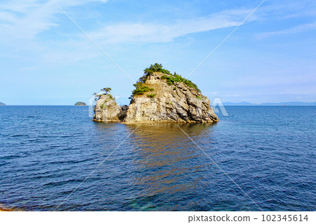 [香川縣]初夏的小豆島瀨戶內海和花須葉島 102345614