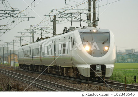 北陸本線三河~加賀笠間 JR 西日本 683 系 S01 編隊(金澤)白鷺 北陸本線三河~加賀笠間 JR 西日本 683 系 S01 編隊(金澤)白鷺 102346540