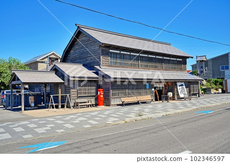Kunimare Sake Brewery in Mashike Town, Hokkaido, the northernmost sake brewery in Japan. Sake brewery with Meiji architecture Kunimare Sake Brewery in Mashike Town, Hokkaido, the northernmost sake brewery in Japan. Sake brewery with Meiji architecture 102346597