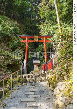 Matsunoo Taisha Reigame Falls Takigozensha Shrine (Arashiyama Miyacho, Nishikyo Ward, Kyoto City) Matsunoo Taisha Reigame Falls Takigozensha Shrine (Arashiyama Miyacho, Nishikyo Ward, Kyoto City) 102347544