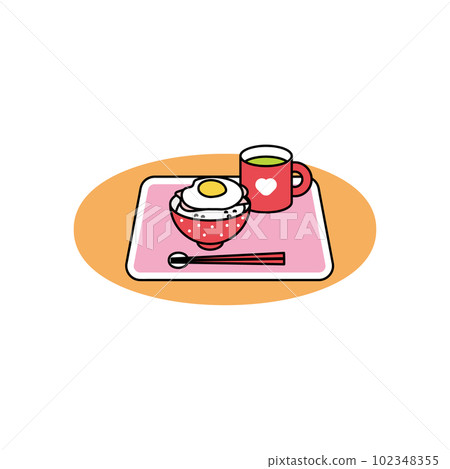 米飯上面放著一個煎雞蛋和一杯茶 102348355