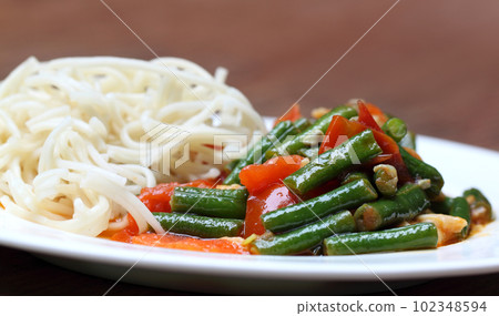 Noodles with curry of yard long bean 102348594