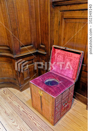 Commode in Bedchamber at Hampton Court Palace - London Commode in Bedchamber at Hampton Court Palace - London 102349140