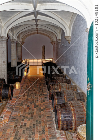 Cellar room with barrels at Hampton Court Palace - London 102349181