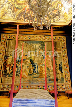 King's Room at Hampton Court Palace - London 102349208