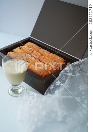 西班牙瓦倫西亞特產 Horchata with Falton 102351719