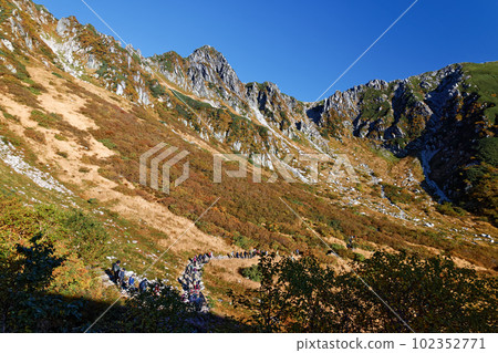 Hokendake viewed from Senjojiki Cirque in the Central Alps in autumn colors Hokendake viewed from Senjojiki Cirque in the Central Alps in autumn colors 102352771