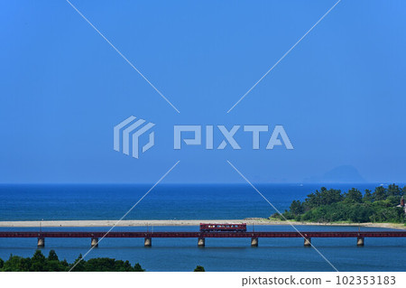 Yura River Bridge and Akamatsu 102353183