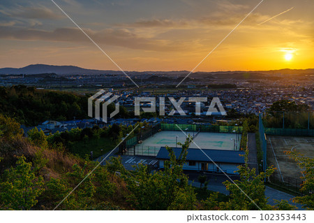從京都城山台的夜景到夜景（Magic Hour） 太陽大大地向西傾斜，將山城大地染成金色➃ 102353443