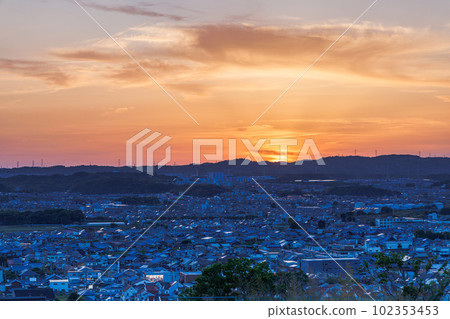 Kyoto Shiroyamadai From the evening view to the night view (magic hour) Gradation of the setting sun and the sunset sky ➄ 102353453