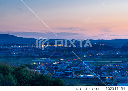 Kyoto Shiroyamadai From the evening view to the night view (Magic Hour) A city that transforms into night with the faint glow of the sunset and the lights that seem to be reluctant to leave ➃ 102353464