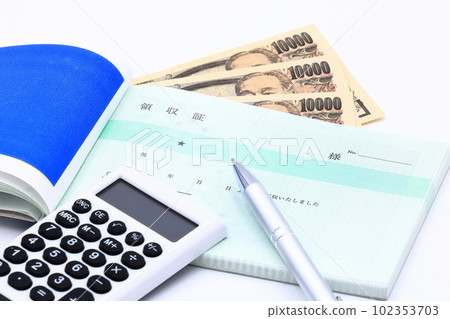 Receipt image (receipt, calculator, pen, banknote) Receipt image (receipt, calculator, pen, banknote) 102353703