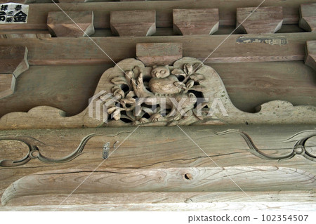 Sculpture of the main hall of Iwamuro Kannon [Yoshimi Town, Saitama Prefecture] 102354507