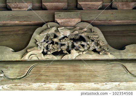Sculpture of the main hall of Iwamuro Kannon [Yoshimi Town, Saitama Prefecture] 102354508