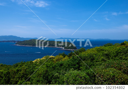 Wakayama Kadakitan Strait: The blue sea, islands and fresh greenery spreading below you against the blue sky Wakayama Kadakitan Strait: The blue sea, islands and fresh greenery spreading below you against the blue sky 102354802