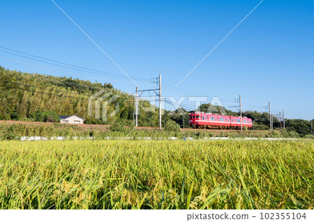 [Gamagori Line] Local train running through rural scenery 102355104
