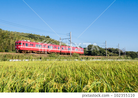 [Gamagori Line] Local train running through rural scenery 102355110