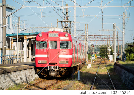 [蒲郡線] 在白吉田站等待發車的普通列車 102355295