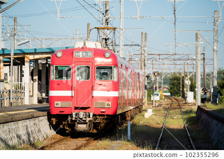 [Gamagori Line] Local train waiting for departure at Kirayoshida Station 102355296