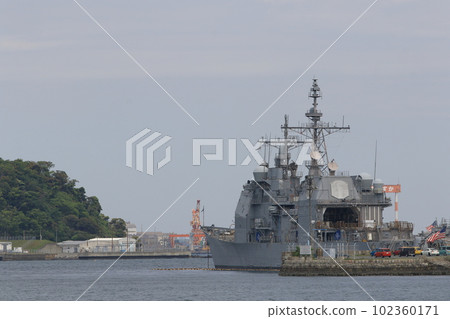 在橫須賀基地維修的美國海軍護衛艦 102360171