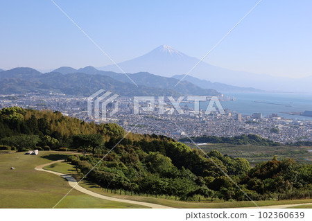 Mt. Fuji seen from Nihondaira, Suruga Bay and Old Shimizu Town Mt. Fuji seen from Nihondaira, Suruga Bay and Old Shimizu Town 102360639
