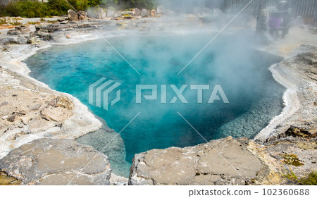 The beautiful turquoise hot spring called "Champagne Pool" in Whakarewarewa the living Maori village in Rotorua, New Zealand. 102360688