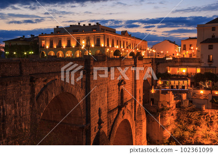 Sunset over Ronda, a town built in a mountain valley in Andalusia, Spain 102361099