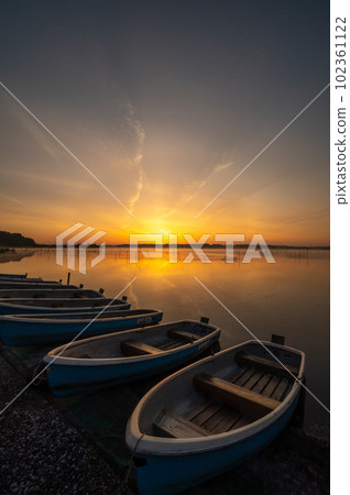 Sakura City, Chiba Prefecture Sunrise view of Lake Inbanuma Sakura City, Chiba Prefecture Sunrise view of Lake Inbanuma 102361122