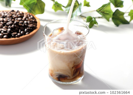 Ice cafe au lait 102361664