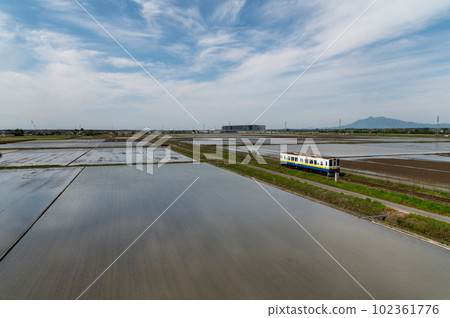 茨城縣常總市常總線和春季水田的倒影 茨城縣常總市常總線和春季水田的倒影 102361776