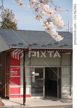 Sanriku Kesennuma Line BRT Station Rikuzen Hashikami Station and cherry blossoms 102362061