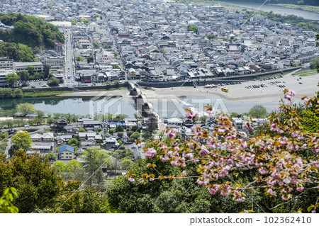 從岩國城索道山頂站前廣場眺望 從岩國城索道山頂站前廣場眺望 102362410