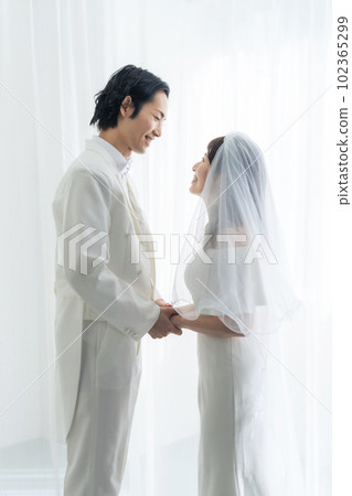 新娘和新郎面對面 婚紗照 婚紗照 pre-shoot 102365299