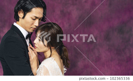 Cuddling couple bridal photo photo wedding pre-shoot Cuddling couple bridal photo photo wedding pre-shoot 102365336