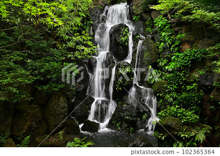 Japanese garden of Yushien 102365364