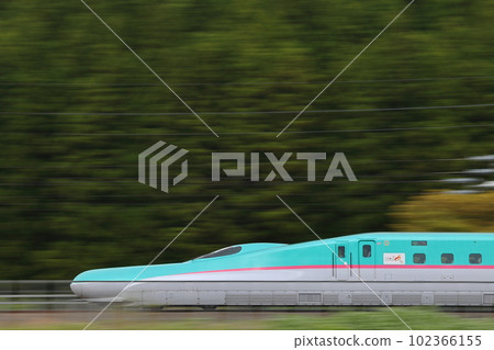 東北新幹線北海道新幹線系列 E5 隼鳥運行到青函隧道 102366155