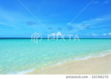 沖繩藍天宮古島與那霸前浜海 102366278