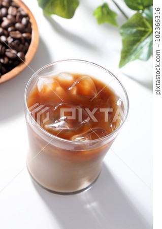 Ice cafe au lait 102366316