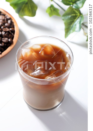 Ice cafe au lait 102366317