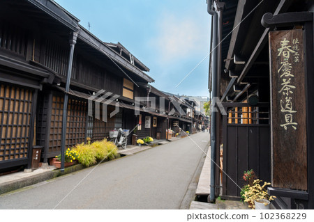 岐阜縣高山市秋天的飛騨高山老街 102368229