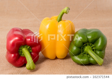 Ripe vibrant colorful peppers on sackcloth 102371544