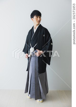 Crested Hakama 102371853