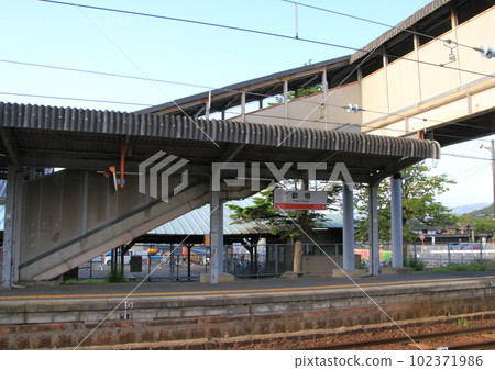 "Unebi Station" where there is a VIP room set up for the royal family who visits the nearest station to Kashihara Jingu Shrine, where the first Emperor Jinmu is enshrined. "Unebi Station" where there is a VIP room set up for the royal family who visits the nearest station to Kashihara Jingu Shrine, where the first Emperor Jinmu is enshrined. 102371986