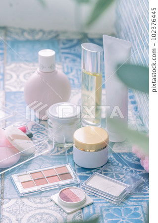 Makeup tools arranged on tiles Vertical position Makeup tools arranged on tiles Vertical position 102376445