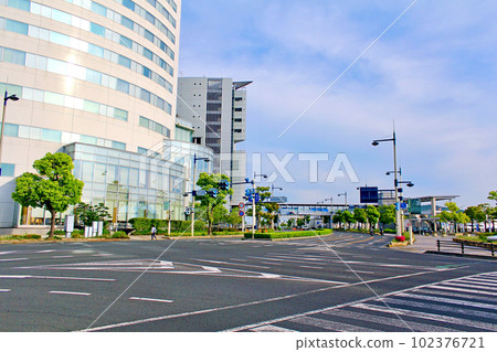 [Kagawa] Takamatsu in early summer, the cityscape seen from in front of Kotoden Takamatsu-Chikko Station 102376721
