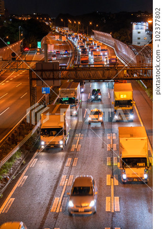 《神奈川縣》深夜折扣等待擁堵/東名高速公路東京收費站 102377802
