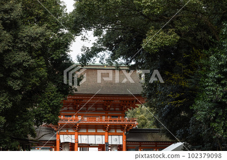 位於日本京都府京都市的鴨禦大屋神社,俗稱下鴨神社 位於日本京都府京都市的鴨禦大屋神社,俗稱下鴨神社 102379098