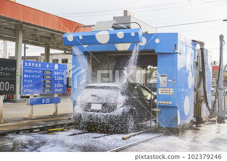 Scenery of a self-service car wash 102379246